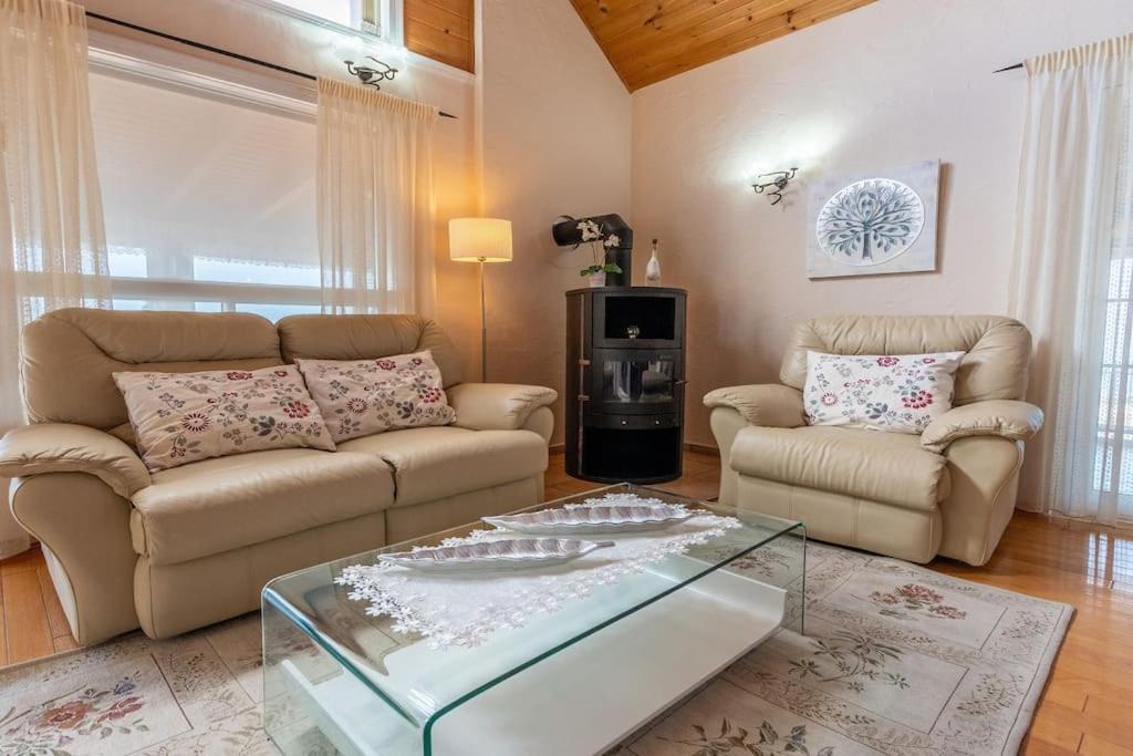 אדחה Villa Carlitos Vistas Al Mar Y A La Montana מראה חיצוני תמונה