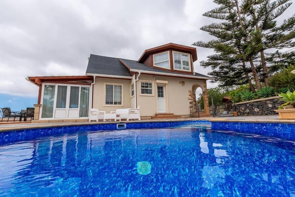 אדחה Villa Carlitos Vistas Al Mar Y A La Montana מראה חיצוני תמונה