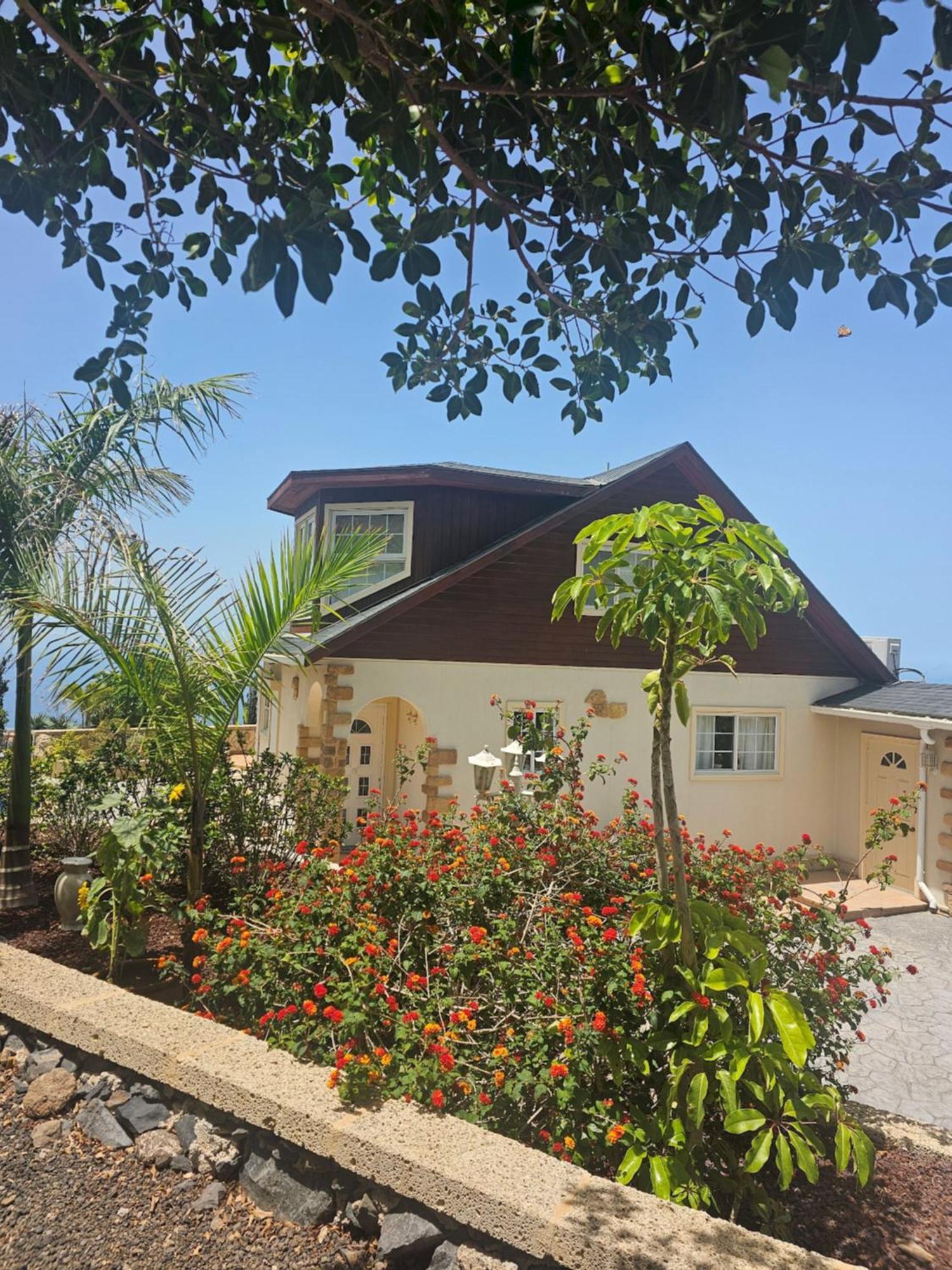אדחה Villa Carlitos Vistas Al Mar Y A La Montana מראה חיצוני תמונה
